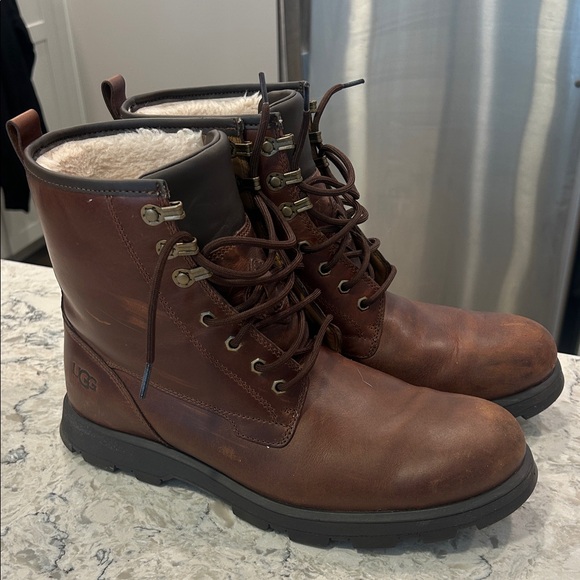UGG Men\'s Chestnut Leather Boots main image 4
